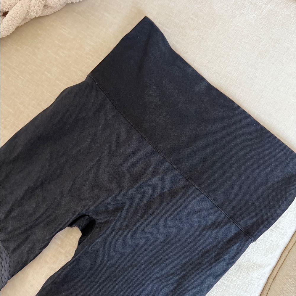 SPANX Charcoal Leggings - Picture 3 of 5